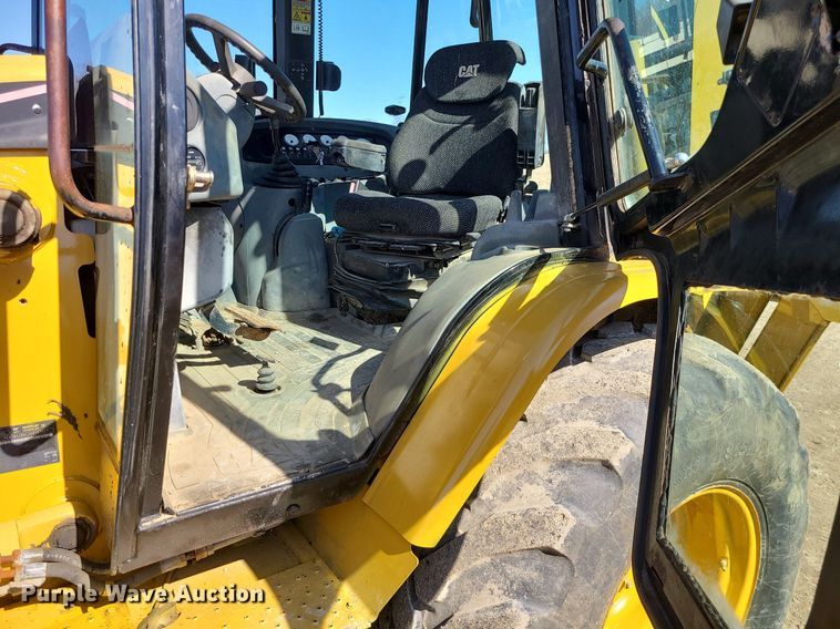 image for item JG9381 2004 Caterpillar 420D  backhoe