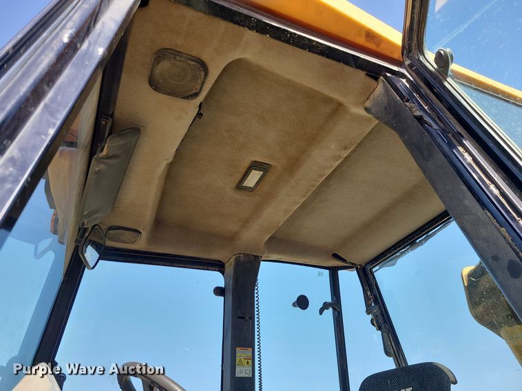 image for item JG9381 2004 Caterpillar 420D  backhoe