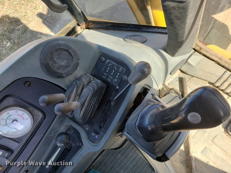 image for item JG9381 2004 Caterpillar 420D  backhoe