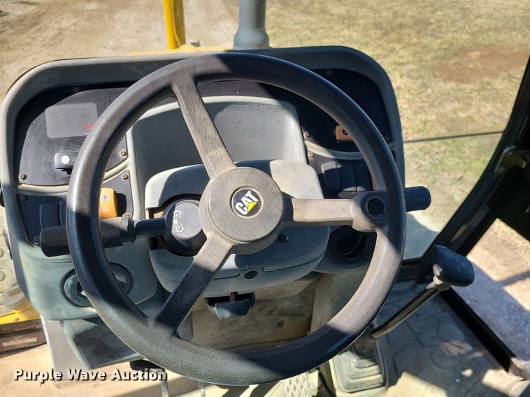 image for item JG9381 2004 Caterpillar 420D  backhoe