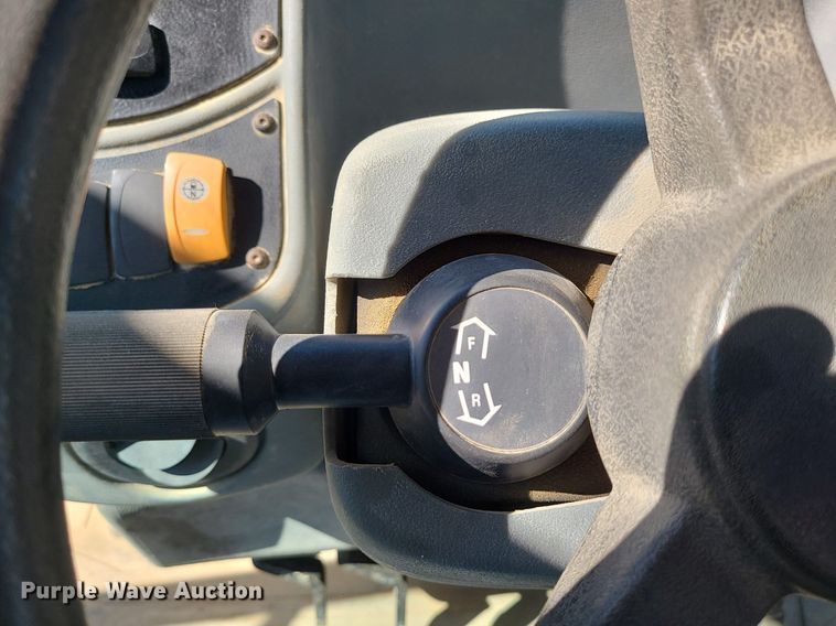 image for item JG9381 2004 Caterpillar 420D  backhoe