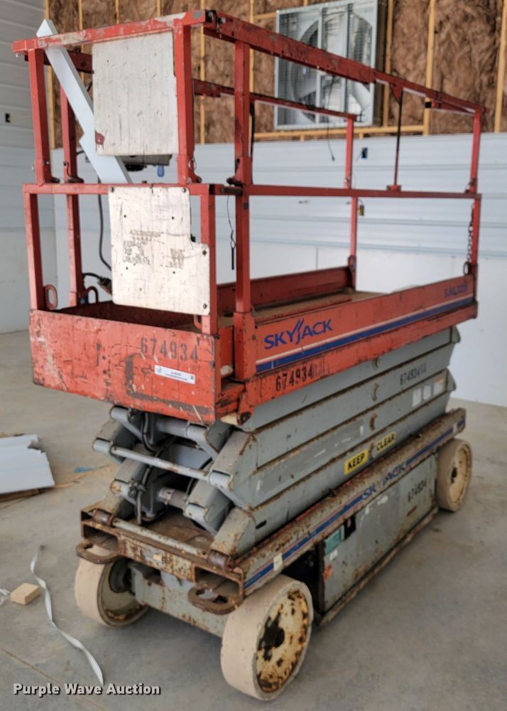 image for item JL9329 2007 Skyjack SJ3226  scissor lift