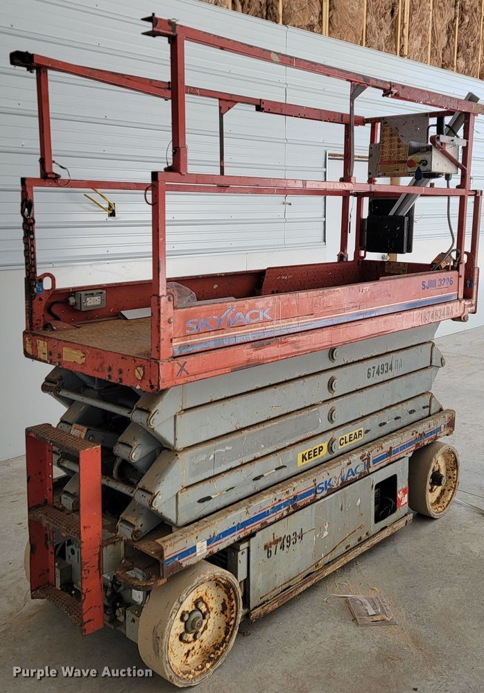 image for item JL9329 2007 Skyjack SJ3226  scissor lift