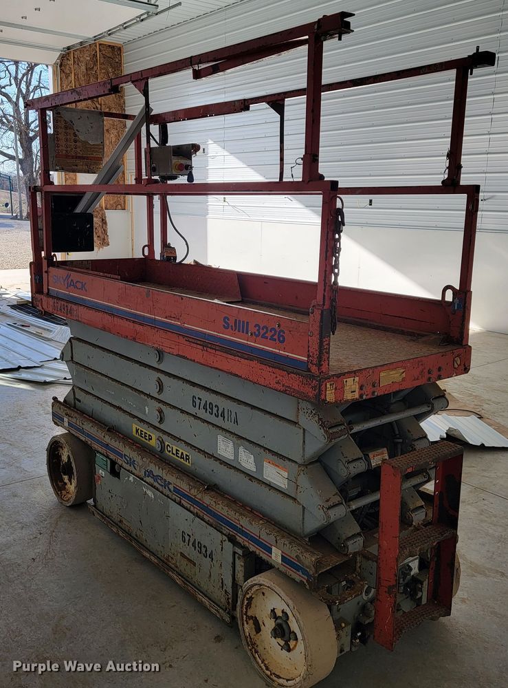 image for item JL9329 2007 Skyjack SJ3226  scissor lift