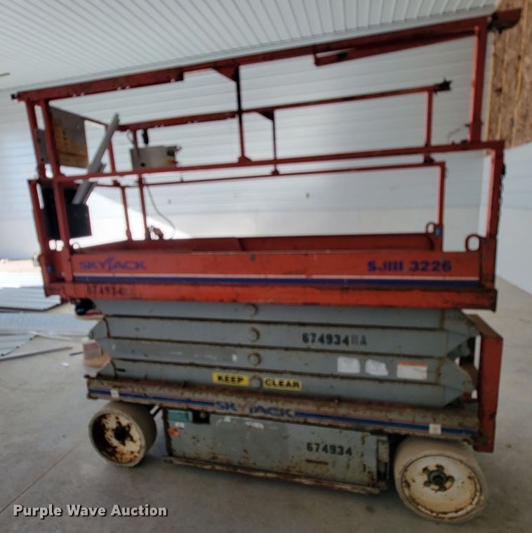 image for item JL9329 2007 Skyjack SJ3226  scissor lift