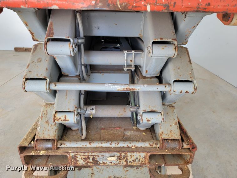 image for item JL9329 2007 Skyjack SJ3226  scissor lift