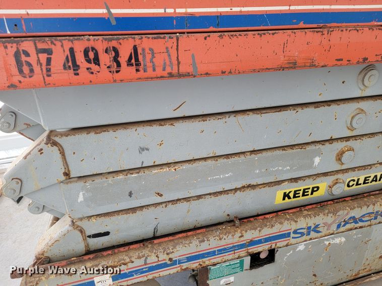image for item JL9329 2007 Skyjack SJ3226  scissor lift