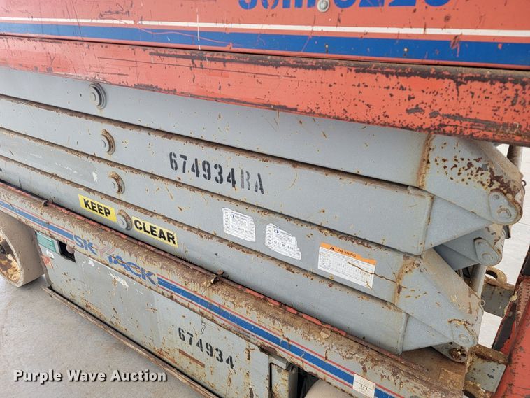 image for item JL9329 2007 Skyjack SJ3226  scissor lift