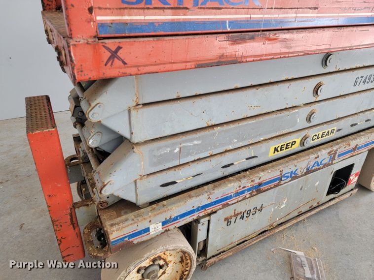 image for item JL9329 2007 Skyjack SJ3226  scissor lift