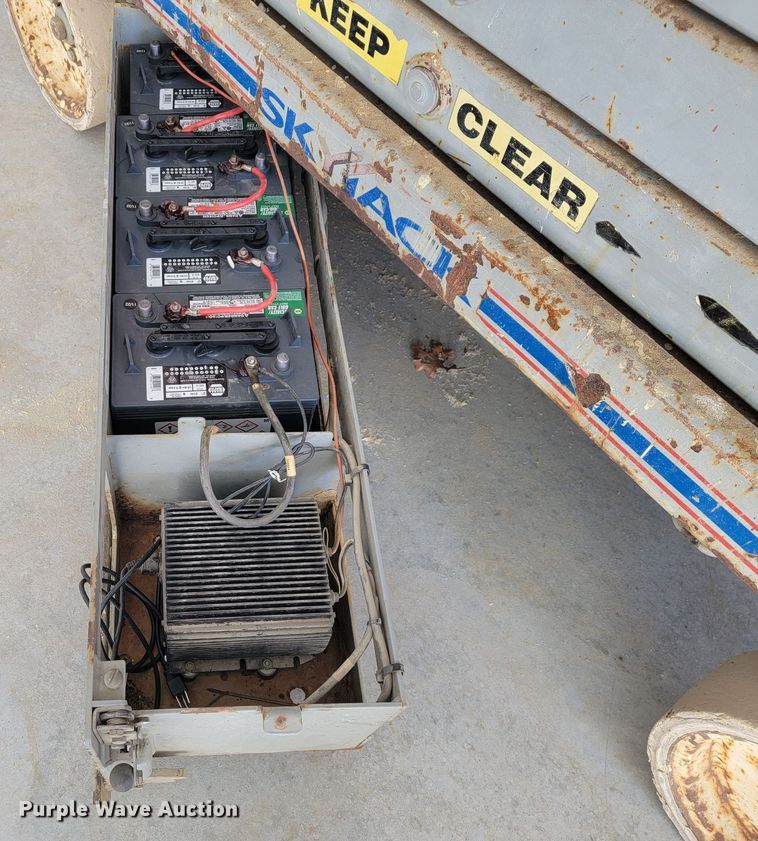 image for item JL9329 2007 Skyjack SJ3226  scissor lift