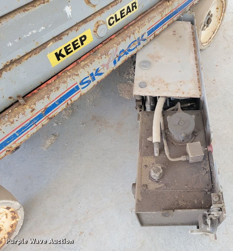 image for item JL9329 2007 Skyjack SJ3226  scissor lift