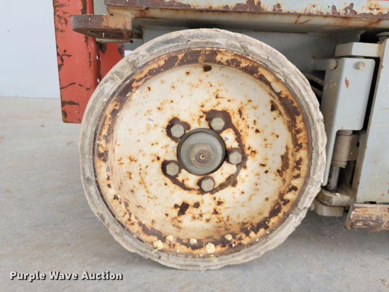 image for item JL9329 2007 Skyjack SJ3226  scissor lift