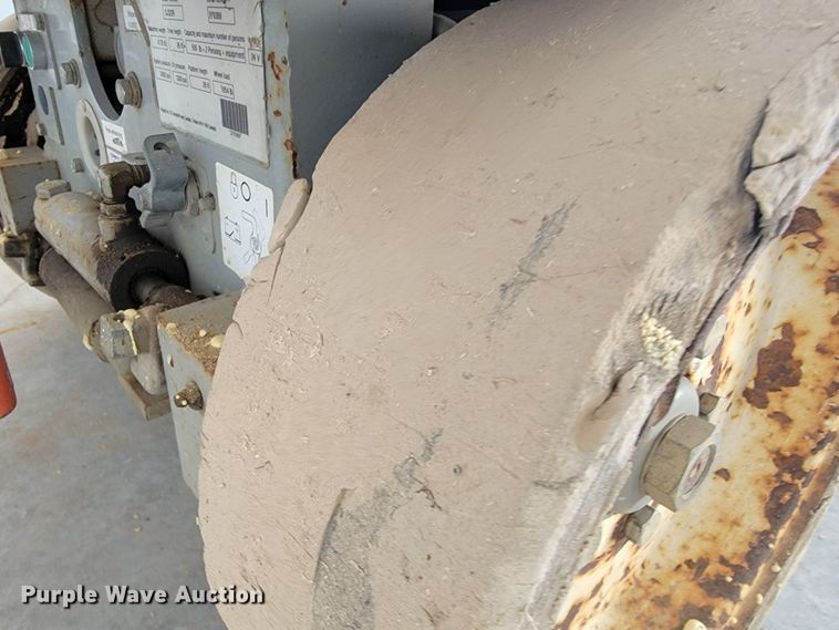 image for item JL9329 2007 Skyjack SJ3226  scissor lift