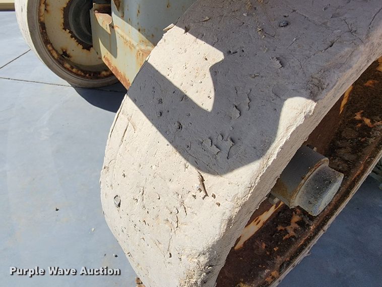 image for item JL9348 2008 Skyjack SJ3226  scissor lift