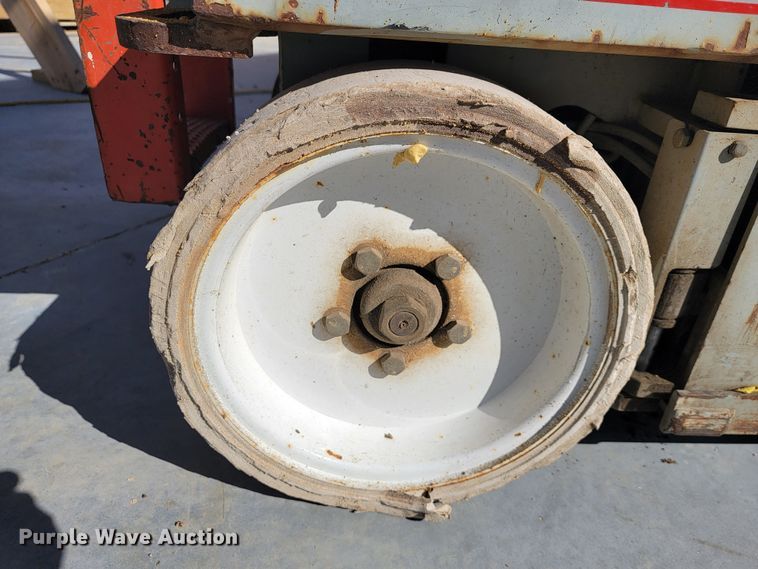 image for item JL9348 2008 Skyjack SJ3226  scissor lift