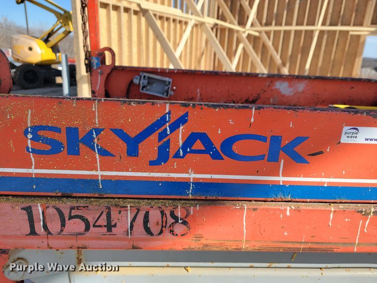 image for item JL9348 2008 Skyjack SJ3226  scissor lift