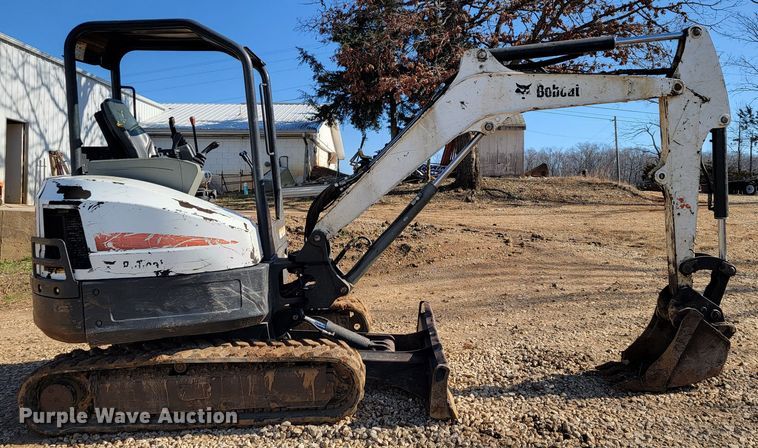image for item JL9352 2011 Bobcat E32  mini excavator