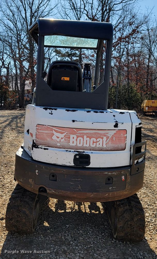 image for item JL9352 2011 Bobcat E32  mini excavator