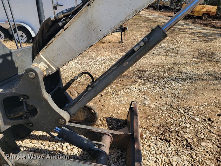 image for item JL9352 2011 Bobcat E32  mini excavator