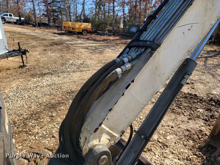 image for item JL9352 2011 Bobcat E32  mini excavator