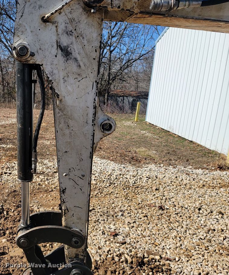 image for item JL9352 2011 Bobcat E32  mini excavator