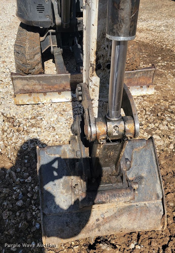 image for item JL9352 2011 Bobcat E32  mini excavator