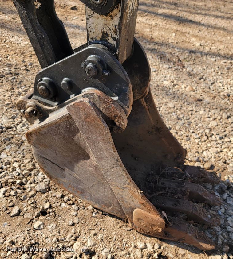 image for item JL9352 2011 Bobcat E32  mini excavator