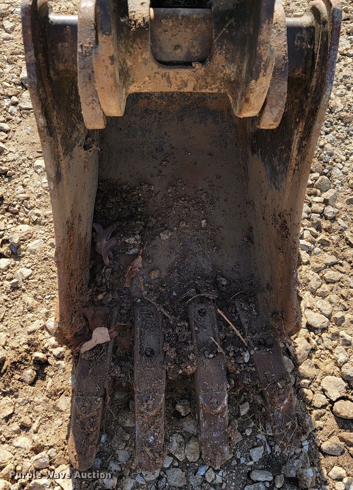 image for item JL9352 2011 Bobcat E32  mini excavator