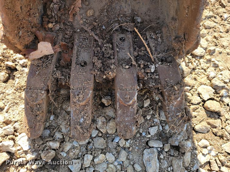 image for item JL9352 2011 Bobcat E32  mini excavator