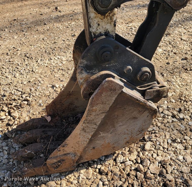 image for item JL9352 2011 Bobcat E32  mini excavator