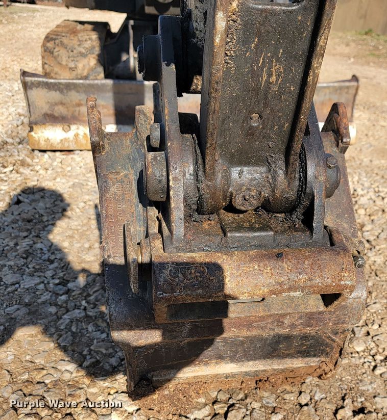 image for item JL9352 2011 Bobcat E32  mini excavator