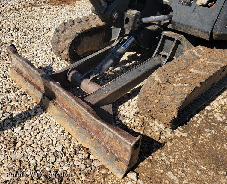 image for item JL9352 2011 Bobcat E32  mini excavator