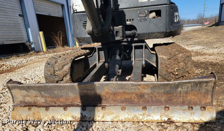 image for item JL9352 2011 Bobcat E32  mini excavator