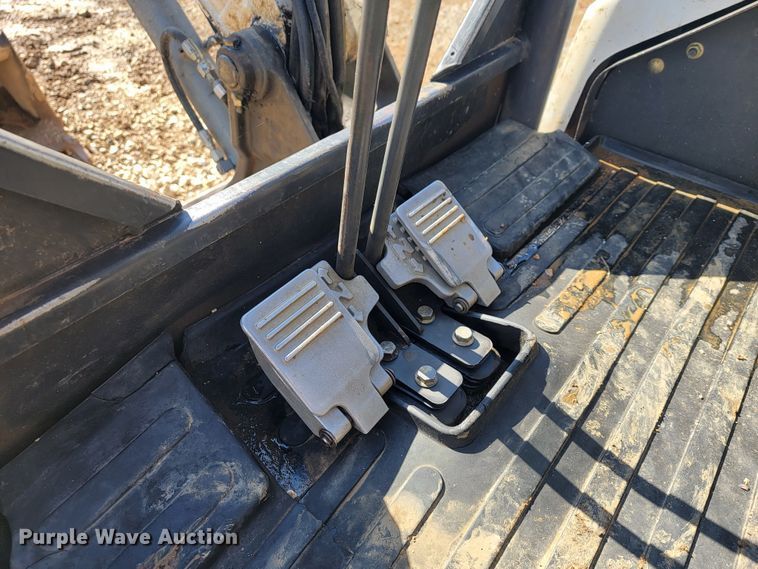 image for item JL9352 2011 Bobcat E32  mini excavator