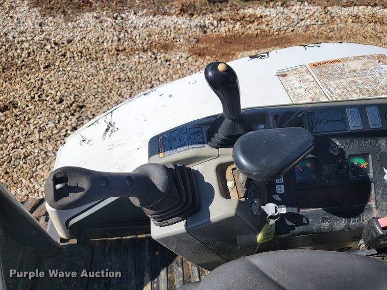 image for item JL9352 2011 Bobcat E32  mini excavator