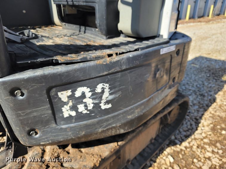 image for item JL9352 2011 Bobcat E32  mini excavator