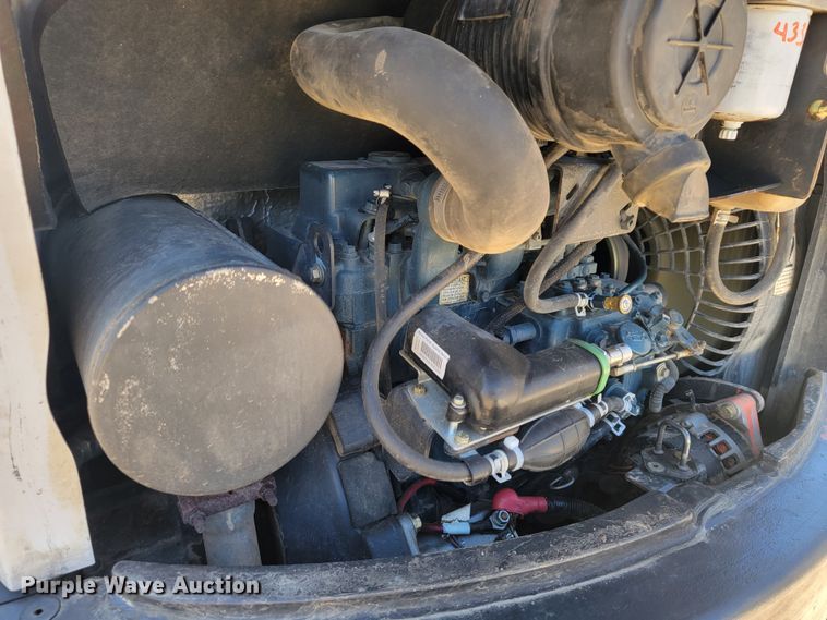 image for item JL9352 2011 Bobcat E32  mini excavator