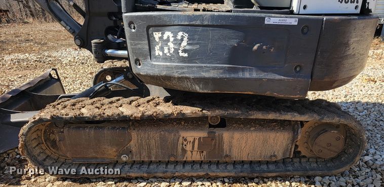 image for item JL9352 2011 Bobcat E32  mini excavator