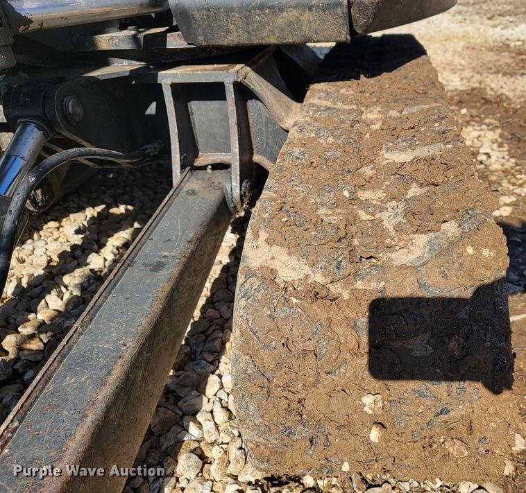 image for item JL9352 2011 Bobcat E32  mini excavator