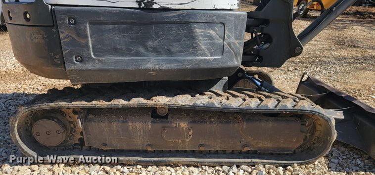 image for item JL9352 2011 Bobcat E32  mini excavator