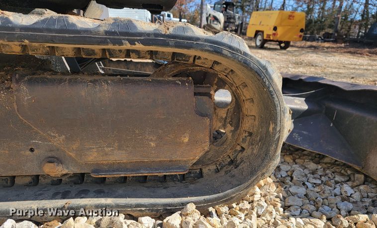 image for item JL9352 2011 Bobcat E32  mini excavator