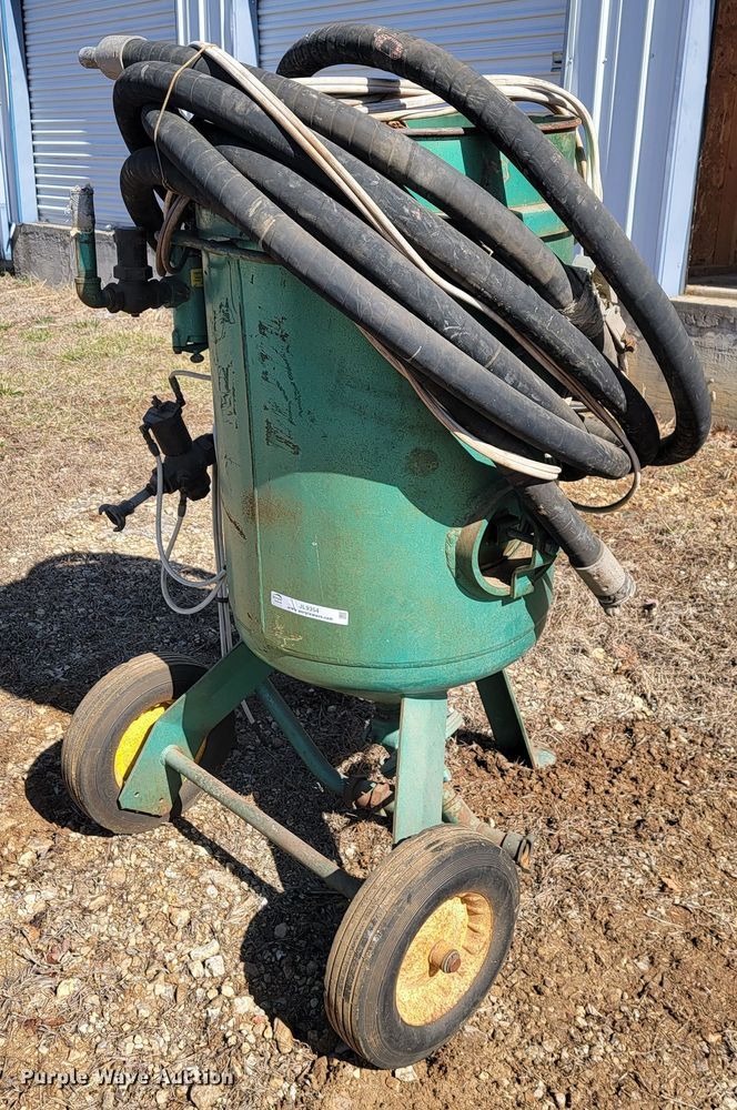 image for item JL9354 Clemco IIndustries 2452  sand blaster