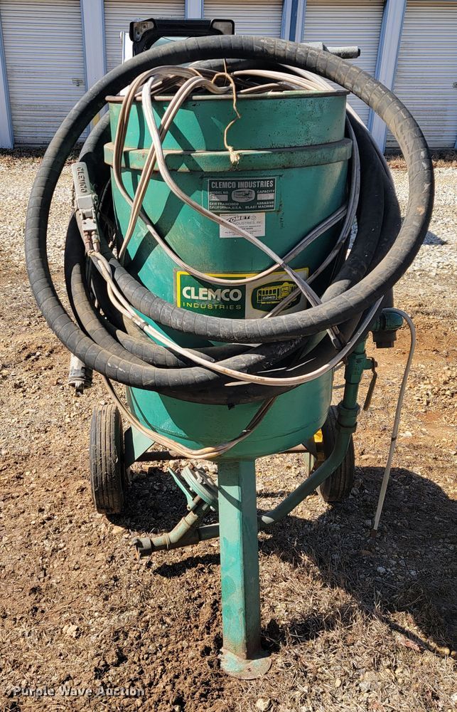 image for item JL9354 Clemco IIndustries 2452  sand blaster