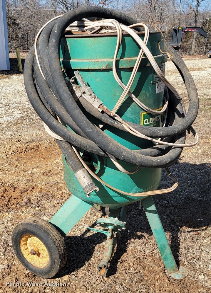 image for item JL9354 Clemco IIndustries 2452  sand blaster