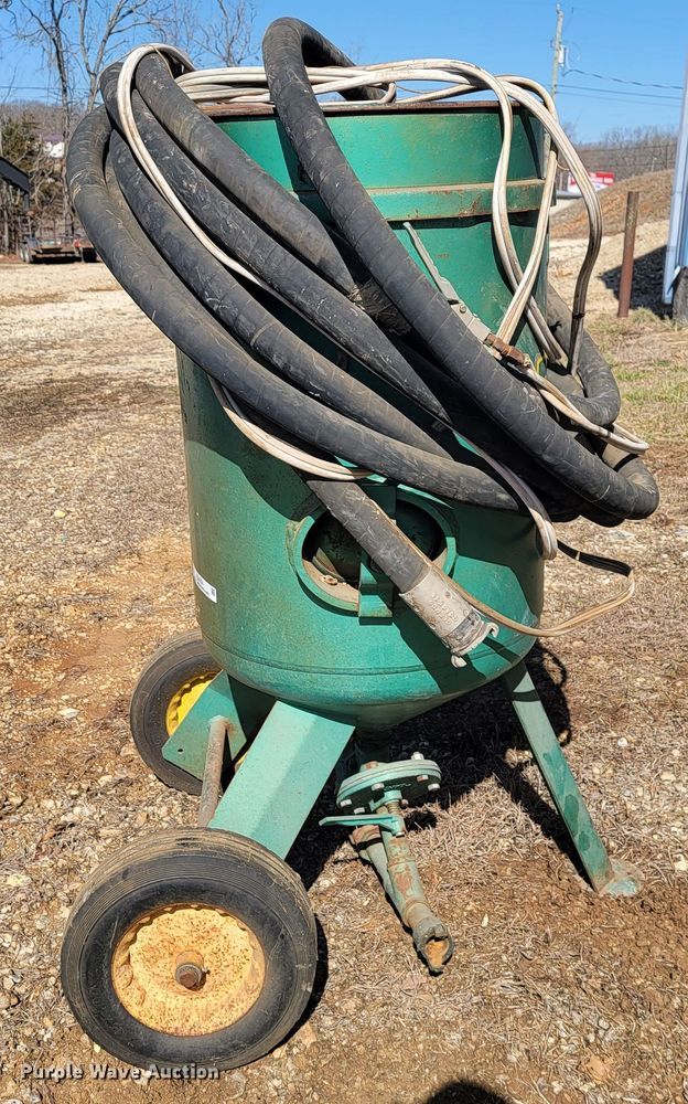 image for item JL9354 Clemco IIndustries 2452  sand blaster