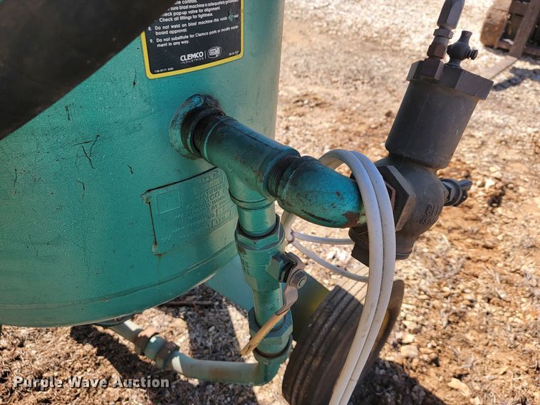 image for item JL9354 Clemco IIndustries 2452  sand blaster