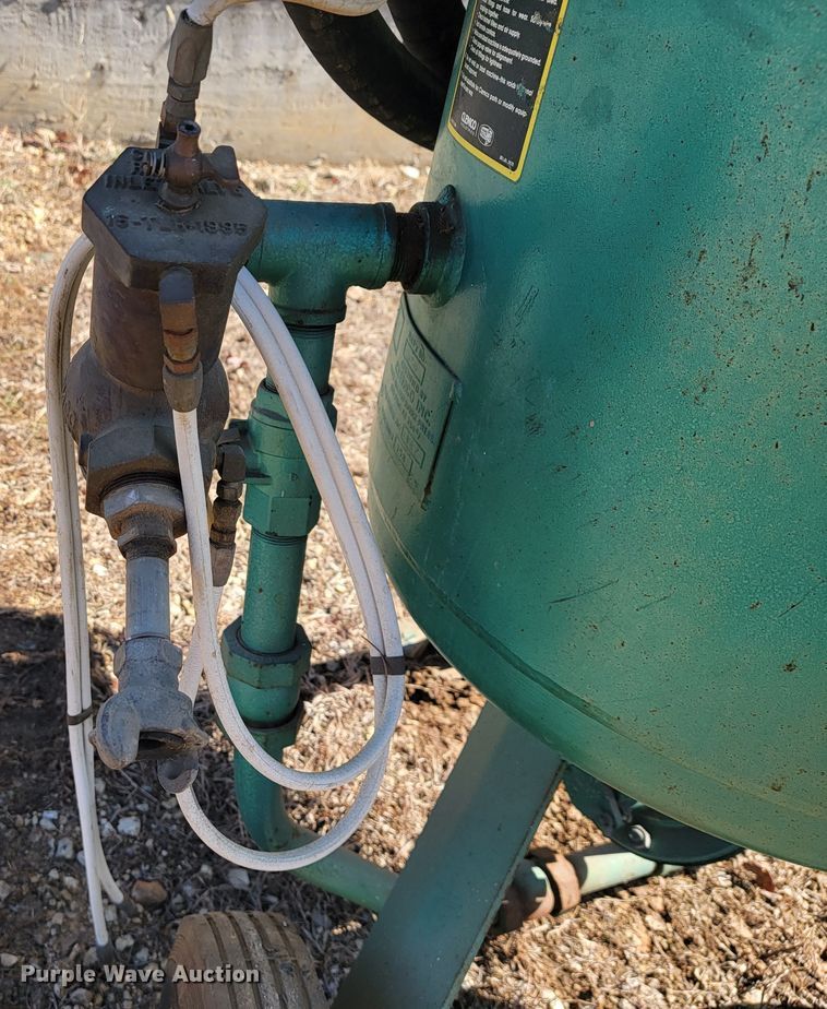 image for item JL9354 Clemco IIndustries 2452  sand blaster