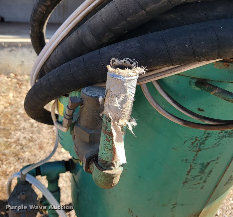 image for item JL9354 Clemco IIndustries 2452  sand blaster