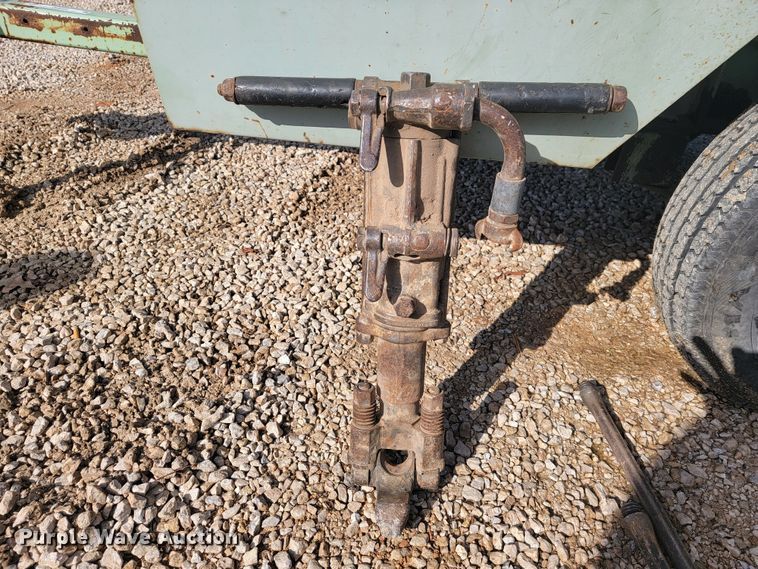 image for item JL9355 Sullair 185DPQ-JDD  air compressor