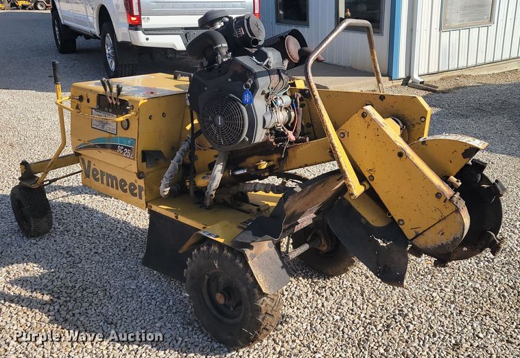 image for item JL9356 2005 Vermeer SC252  stump grinder